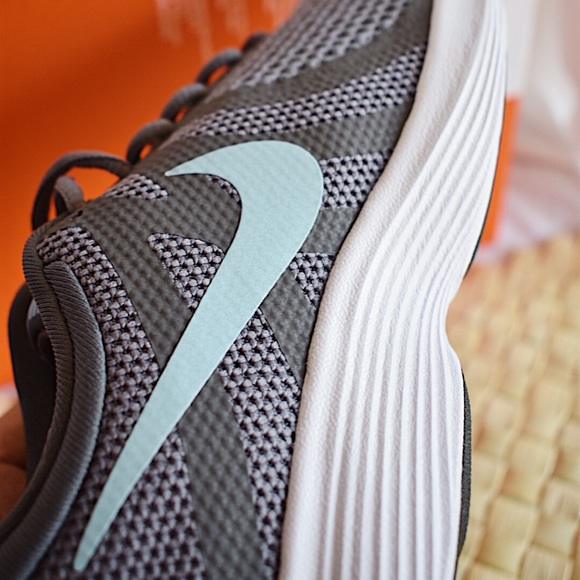 🚨SOLD🚨NEW WMNS Nike Revolution 4 - Picture 7 of 10